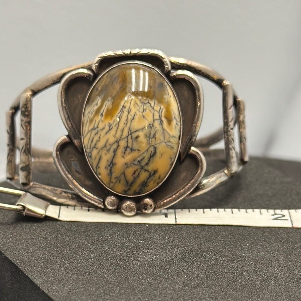 Old Pawn Signed Native American Sterling Silver and High Grade Moss Agate Cuff - Picture 6 of 6